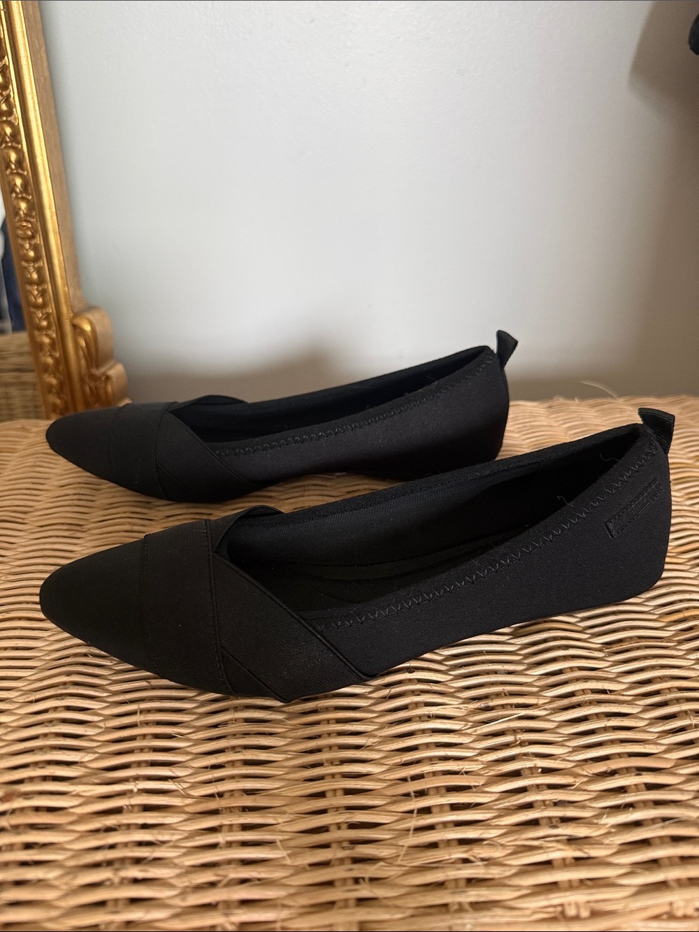 Anne Klein Black Pointed-Toe Crossover Flats - Picture 2 of 7